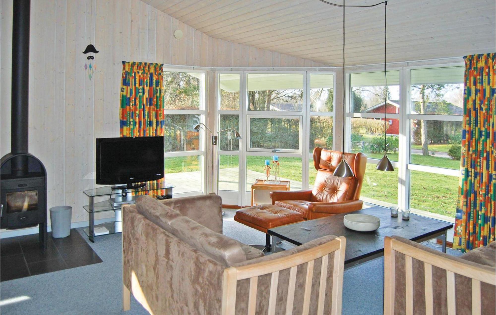 3 Bedroom Cozy Home In Fårvang 外观 照片